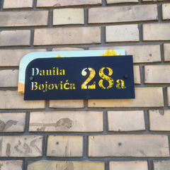 Kućni broj od akrila