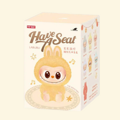 Labubu PVC Figura (Sedeća Edicija) – Replika Popmart Dizajn